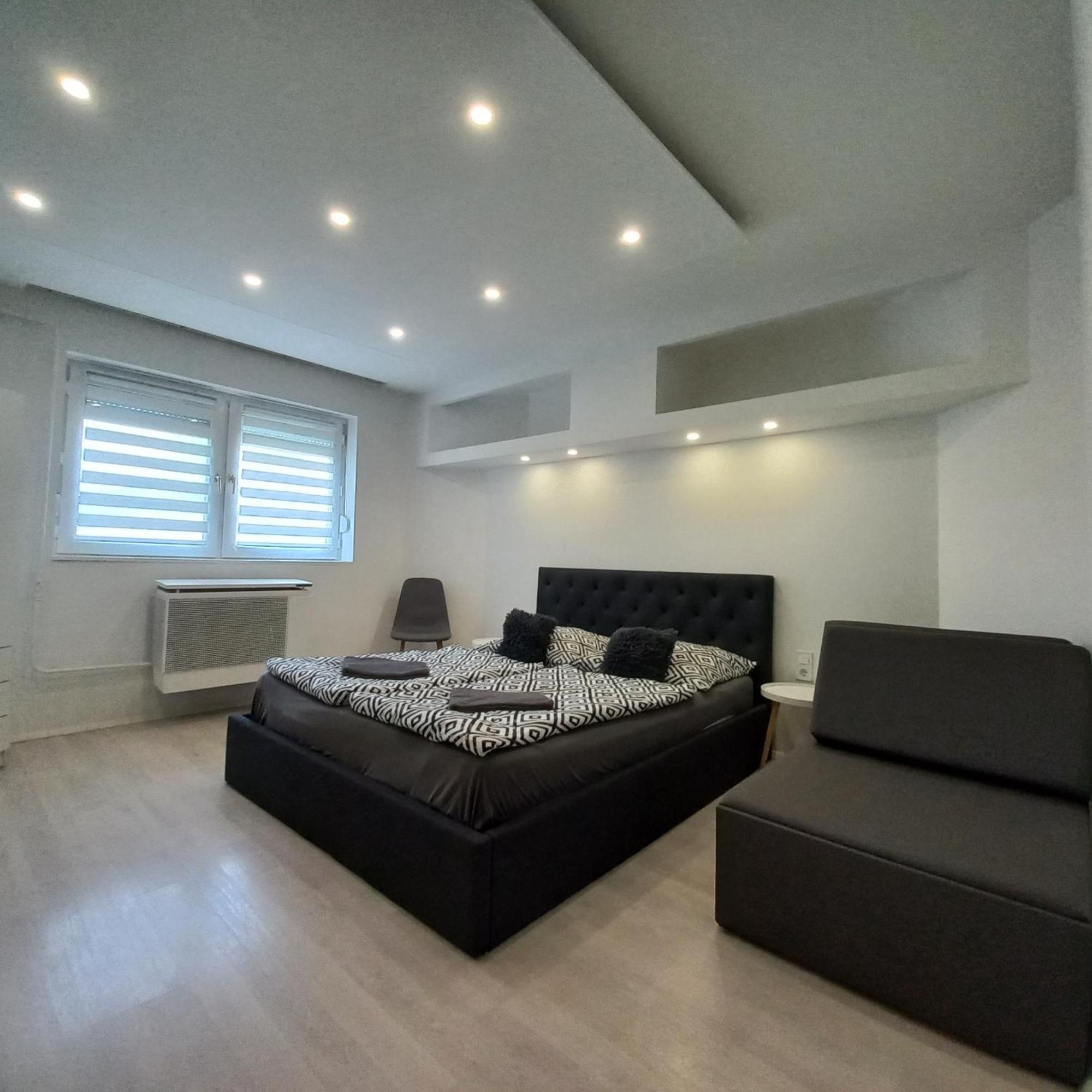 Belvarosi Apartman Vasarosnameny Room photo